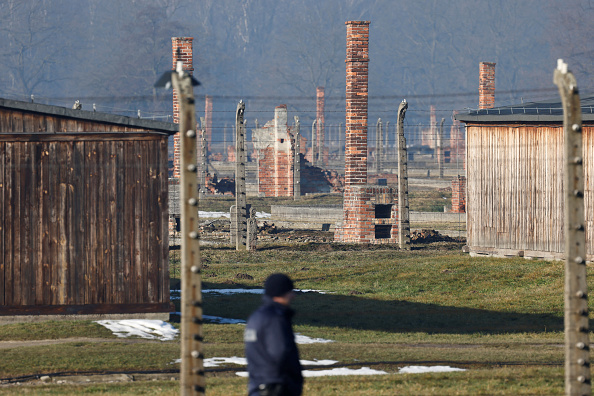 "Pour que l'Histoire ne nous oublie pas" : le monde commémore les 80 ans de la libération d'Auschwitz