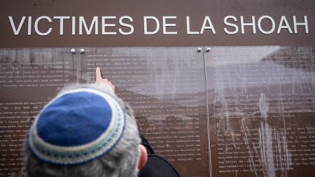 Strasbourg : un mur des noms inauguré sur les lieux de la synagogue, qui avait été incendiée par les nazis