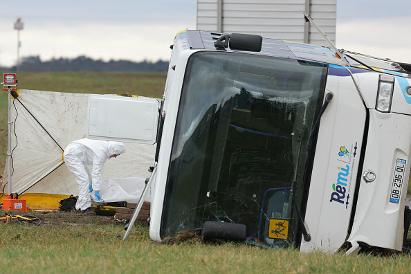 Un accident de car scolaire s'est produit à Jallans, près de Châteaudun, en Eure-et-Loir, le 30 janvier 2025. (Photo THOMAS SAMSON/AFP via Getty Images)