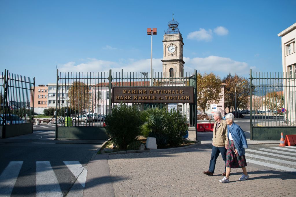 Anticipation d'un accident nucléaire : des pastilles d'iode distribuées aux civils vivant autour du port militaire de Toulon