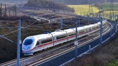 Allemagne : surpris par le départ du TGV, un voyageur s’accroche entre deux wagons, endurant une vitesse de pointe de 282 km/h