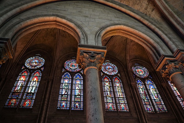 Vitraux de la cathédrale Notre-Dame de Paris.  (Crédit photo LUDOVIC MARIN/AFP via Getty Images)