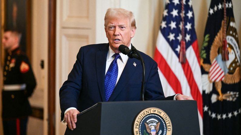 Le président Donald Trump dans la salle Est de la Maison-Blanche, le 29 janvier 2025. (Pedro Ugarte/AFP via Getty Images)