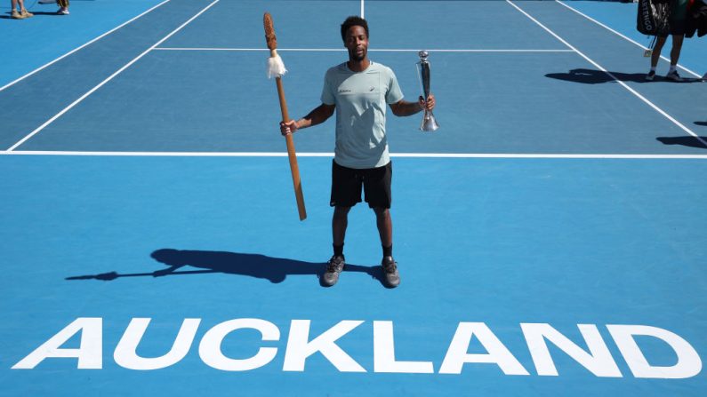 Gaël Monfils a remporté samedi à l'ATP 250 d'Auckland, le 13e titre de sa carrière, devenant à 38 ans et quatre mois le vainqueur le plus âgé sur le circuit principal depuis 1977. (Photo : Phil Walter/Getty Images)