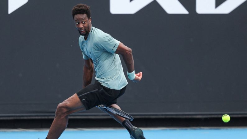 Gaël Monfils remonte le temps : en surprenant le 4e mondial Taylor Fritz samedi au 3e tour de l'Open d'Australie, le Français (41e) a battu un membre du top 5 en Grand Chelem pour la première fois depuis 2008. (Photo : MARTIN KEEP/AFP via Getty Images)