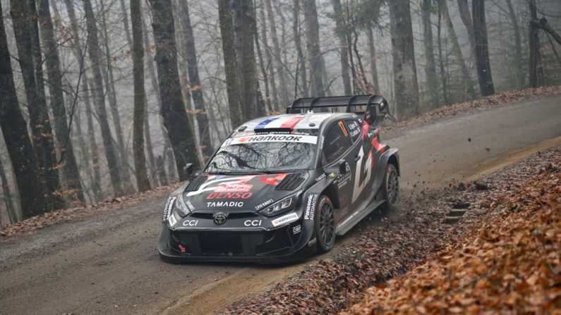 Sébastien Ogier a pris la tête du Rallye Monte-Carlo, manche inaugurale de la saison en WRC, à l'issue d'une deuxième journée marquée vendredi par les déboires du champion en titre belge Thierry Neuville, hors course pour la victoire. (Photo : Massimo Bettiol/Getty Images)