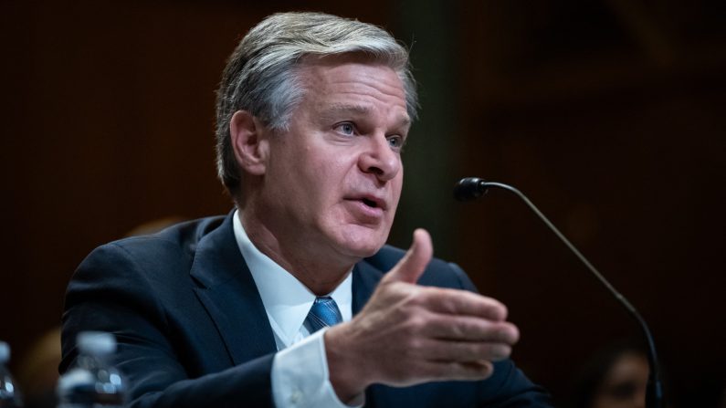 Le directeur du FBI, Christopher Wray, témoigne des besoins budgétaires du bureau lors d'une audition de la commission des crédits du Sénat à Washington le 4 juin 2024. (Allison Bailey/Middle East Images via AFP via Getty Images)