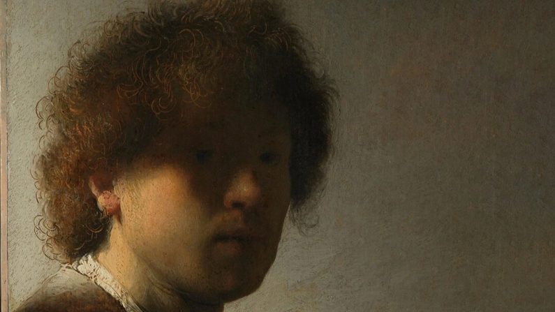 Détail d'un autoportrait de Rembrandt, vers 1628, représentant un jeune artiste de 22 ans. Le jeune artiste inexpérimenté n'a pas hésité à expérimenter le clair-obscur. Rijksmuseum, Amsterdam. (Domaine public)