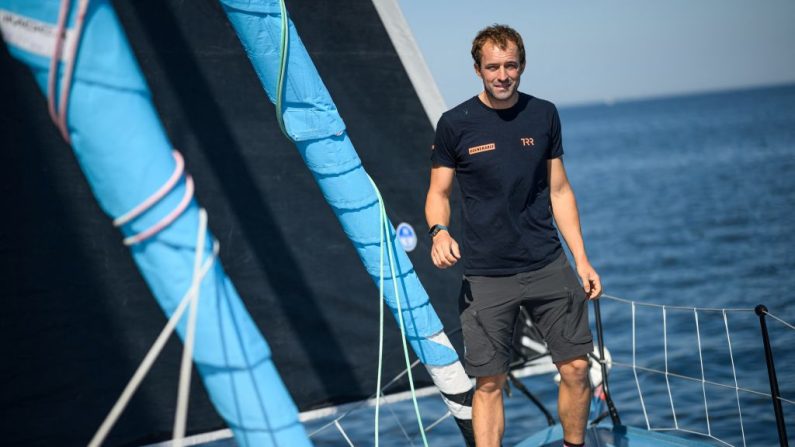 Le skipper britannique Sam Goodchild (Vulnerable) a annoncé lundi que sa grand-voile s'était déchirée mais qu'il restait en course pour le Vendée Globe où il pointait en cinquième position. (Photo : LOIC VENANCE/AFP via Getty Images)