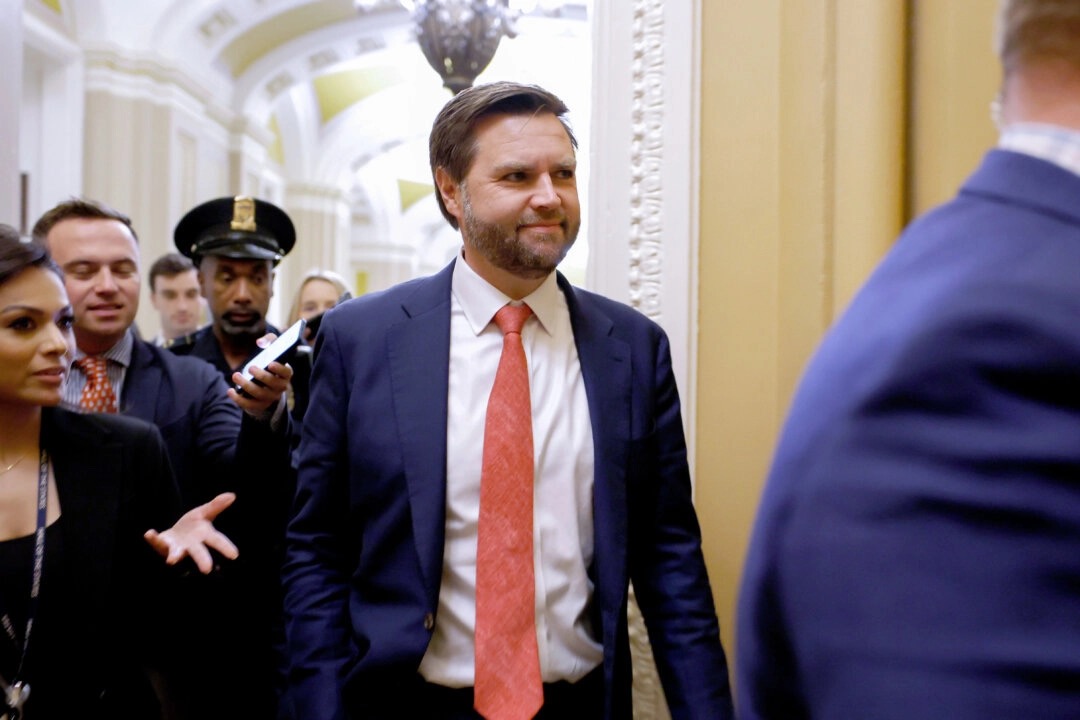 JD Vance affirme que Donald Trump ne graciera pas les accusés ayant commis de violence lors de l'assaut du Capitole du 6 janvier