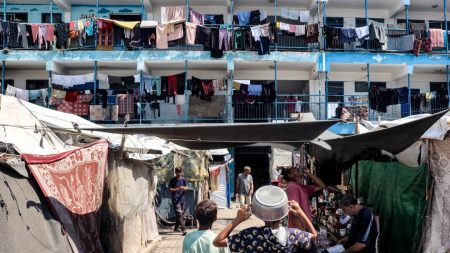 L’interdiction par Israël de l’agence de l’ONU pour l’aide aux Palestiniens entre en vigueur