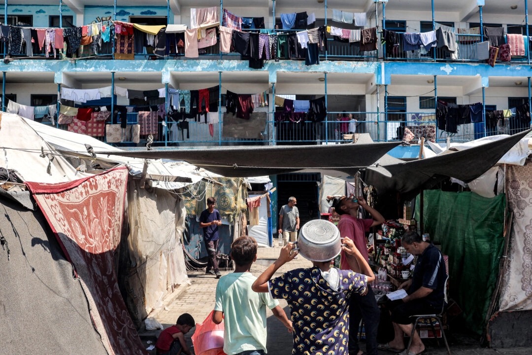 L'interdiction par Israël de l'agence de l'ONU pour l'aide aux Palestiniens entre en vigueur