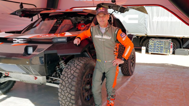 Nonuple champion du monde de rallye mais encore jamais couronné sur le Dakar, Sébastien Loeb se sait attendu au tournant de la dune. Le pilote français aspire à une "course intelligente" sans "excès et conneries". (Photo : VALERY HACHE/AFP via Getty Images)