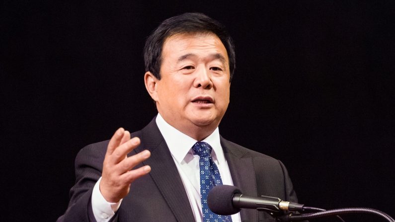 M. Li Hongzhi, le fondateur du Falun Gong, s'exprime lors d'une conférence sur le Falun Gong au Barclays Center dans l'arrondissement de Brooklyn à New York, le 13 mai 2014. (Dai Bing/The Epoch Times)