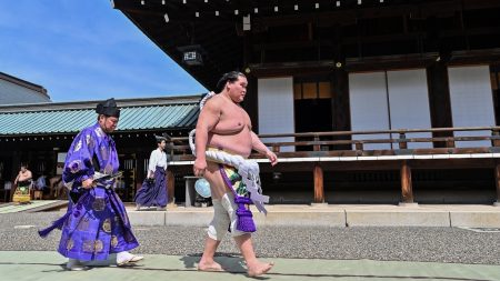 « Mon corps n’est pas à la hauteur » : le seul grand maître sumo Terunofuji du Japon prend sa retraite