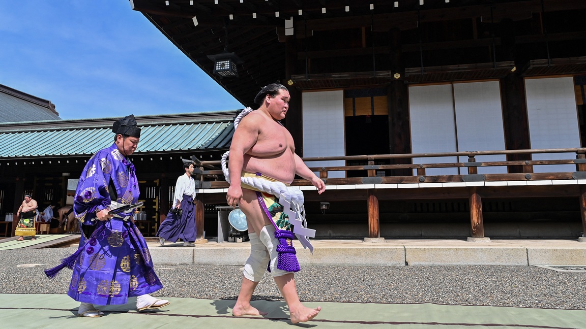 "Mon corps n'est pas à la hauteur" : le seul grand maître sumo Terunofuji du Japon prend sa retraite