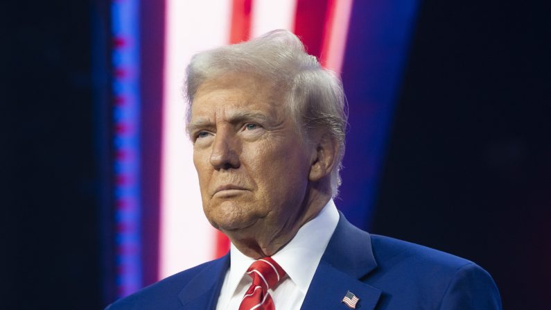 Le président élu Donald Trump assiste à la fête de l'Amérique organisée par Turning Point USA au Centre des congrès de Phoenix (Arizona), le 22 décembre 2024. (Rebecca Noble/Getty Images)