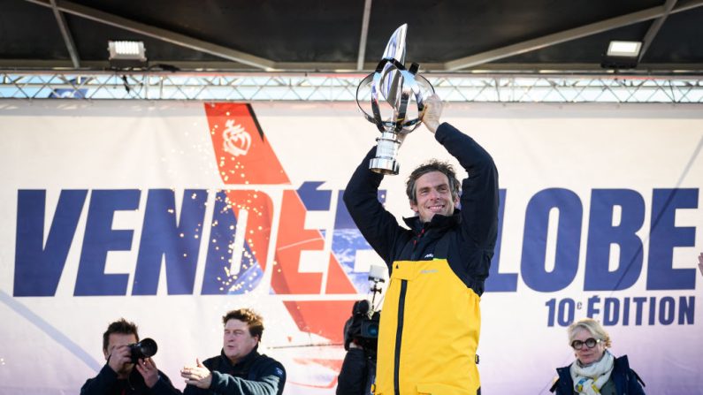 Après son retour triomphal au ponton des Sables-d'Olonne mardi, le navigateur Charlie Dalin a évoqué "l'état de 'flow'" qui lui a permis de remporter en un temps record le Vendée Globe, "le Graal" des courses en solitaire. (Photo : LOIC VENANCE/AFP via Getty Images)