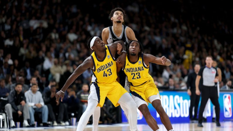 Chouchou de Bercy pour son retour en France six mois après les JO, Victor Wembanyama a mené avec brio San Antonio (140-110) vers le succès lors de la première des deux rencontres NBA l'opposant aux Pacers cette semaine dans la capitale. (Photo : Dean Mouhtaropoulos/Getty Images)