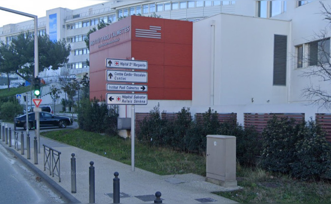 Un patient fête sa rémission en dansant avec l’infirmière dans les couloirs de l’hôpital, la vidéo devient virale