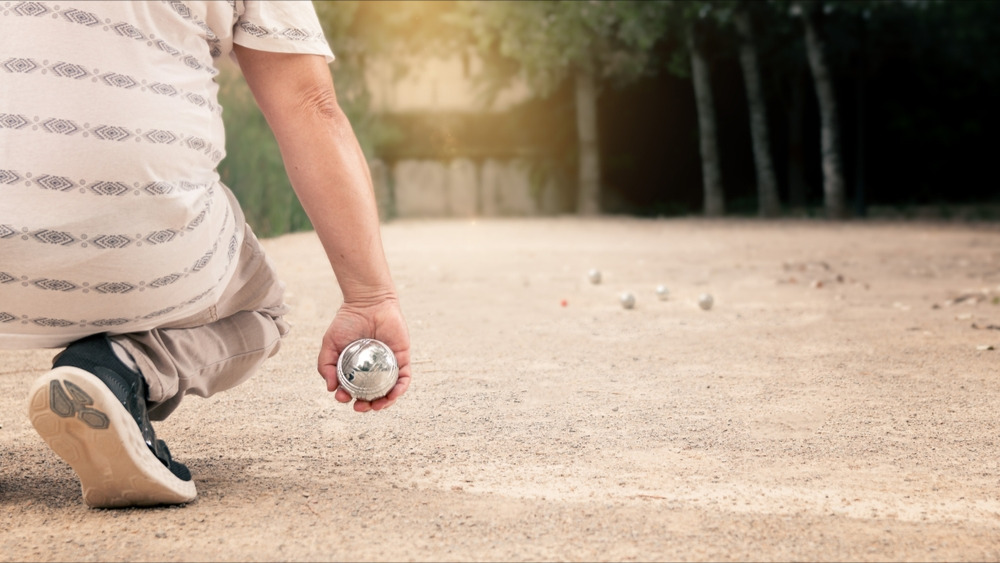 Pétanque : les boulistes ont désormais l'interdiction de jouer en jean ou en pantalon de ville