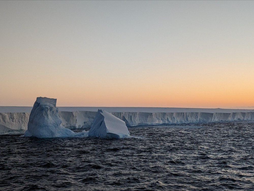 Un iceberg gigantesque, aussi gros que le Tarn-et-Garonne, va percuter une île britannique