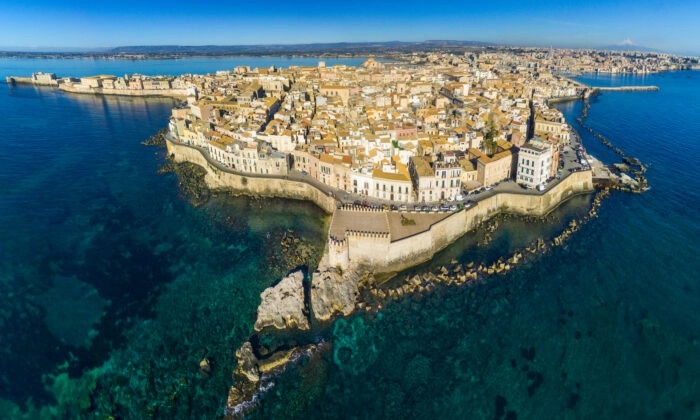 Littoral de la ville de Syracuse sur l'île d'Ortygie, en Sicile, en Italie. (jankrikava/Shutterstock)