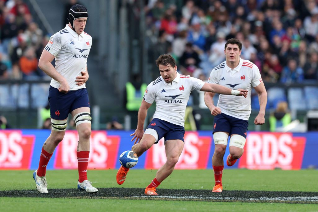 Six nations : la France, en démonstration face à l'Italie, repart de l'avant (73-24)