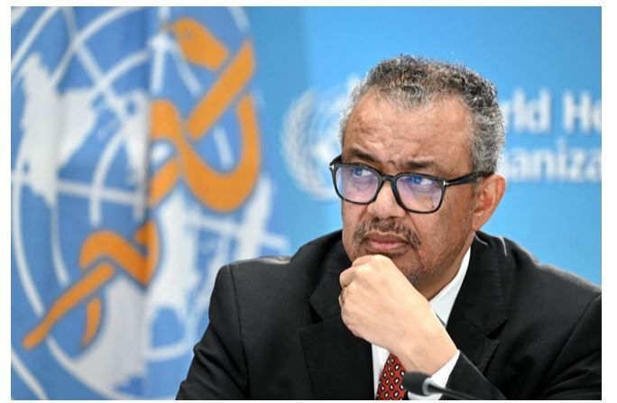 Tedros Adhanom Ghebreyesus, directeur général de l'Organisation mondiale de la santé, participe à une conférence de presse à l'occasion du 75e anniversaire de l’OMS à Genève, le 6 avril 2023. (Fabrice Coffrini/AFP via Getty Images)