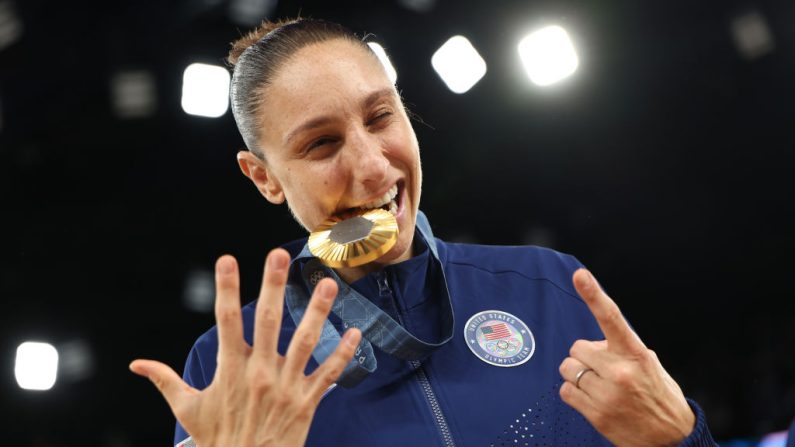 La légende américaine du basket Diana Taurasi, âgée de 42 ans, a annoncé mardi prendre sa retraite après 20 ans de carrière marqués notamment par six titres olympiques. (Photo : Gregory Shamus/Getty Images)