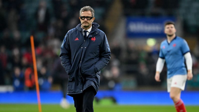 Fabien Galthié a regretté samedi le "manque de consistance" des Bleus lors de la défaite de la deuxième journée du Tournoi des six nations contre l'Angleterre (26-25) marquée par de nombreuses occasions non converties. (Photo : Clive Mason/Getty Images)