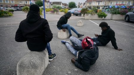 Le gouvernement veut rétablir le délit de séjour irrégulier et restreindre le droit du sol à Mayotte