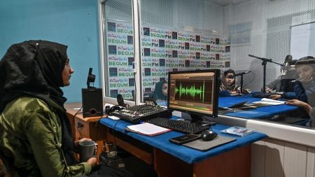 Afghanistan : perquisition et suspension de Radio Begum la station de radio pour femmes