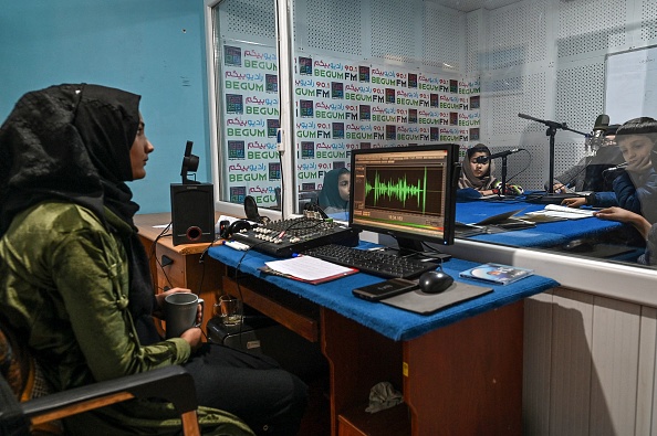 Afghanistan : perquisition et suspension de Radio Begum la station de radio pour femmes