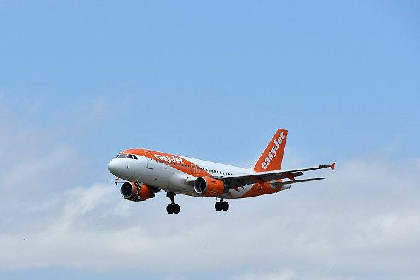 Un vol d'Easyjet  entre l'Égypte et l'Angleterre a été assez mouvementé ce samedi 8 février à cause du malaise du commandant de bord. (PAU BARRENA/AFP via Getty Images)