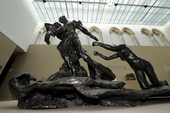 Le 11 avril 2008 au musée Rodin à Paris, le bronze "L'Age mur" de Camille Claudel. (PATRICK HERTZOG/AFP via Getty Images)