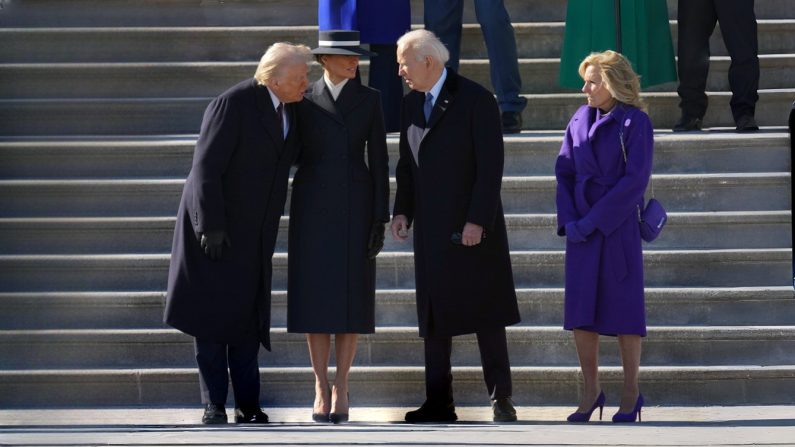 Le Président américain Donald Trump et la première dame Melania Trump accompagnent l'ancien Président américain Joe Biden et l'ancienne première dame Jill Biden alors que les Biden quittent le Capitole des États-Unis le 20 janvier 2025 à Washington. (Chris Kleponis / Pool via CNP)