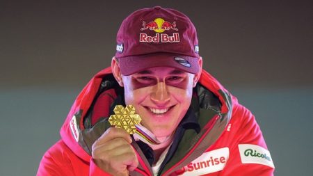 Le skieur Suisse Franjo Von Allmen devient champion du monde de descente à 23 ans