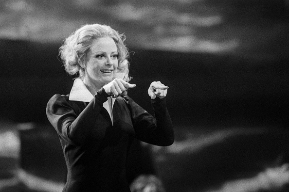 L'actrice Geneviève Page joue dans la pièce « L'échange » de Paul Claudel au Théâtre de la Ville à Paris le 11 janvier 1976. (Photo AFP via Getty Images)