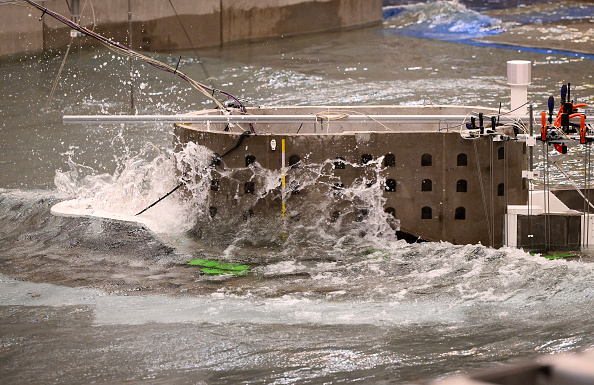 Un mini-fort Boyard à l'épreuve des vagues et de la houle en Belgique