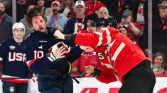 Hymne américain hué, trois bagarres en neuf secondes… Le match de hockey sur glace USA-Canada a viré au chaos