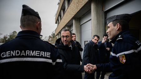 « S’il ne s’était pas protégé, il serait mort » : Bruno Retailleau réagit à la fusillade ayant visé des gendarmes dans la Drôme