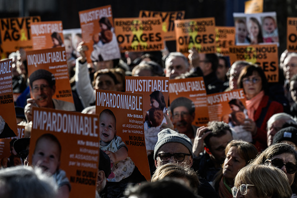 "Injustifiable" : à Lyon, plusieurs centaines de personnes ont rendu hommage aux otages israéliens décédés