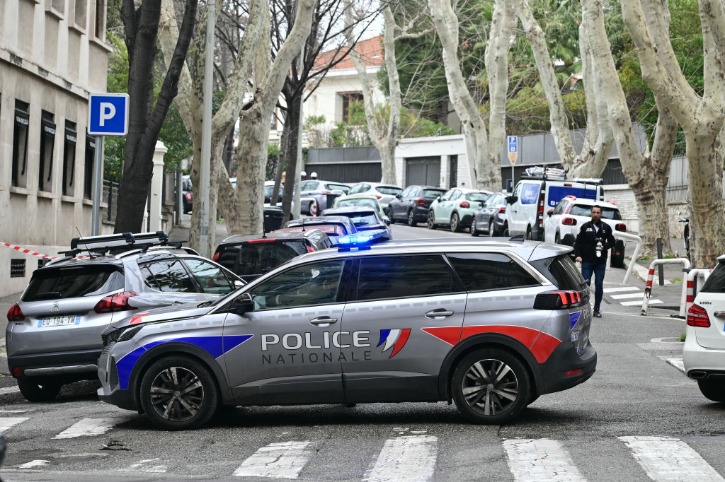 Trois engins explosifs ont été lancés contre le consulat général de Russie à Marseille