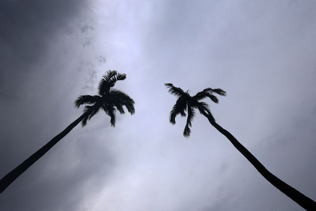 La Réunion : le cyclone Garance rétrogradé, l'île repasse en alerte rouge