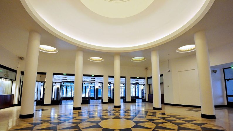 Entrée du hall de la salle Pleyel. (Photo : BERTRAND GUAY/AFP via Getty Images)