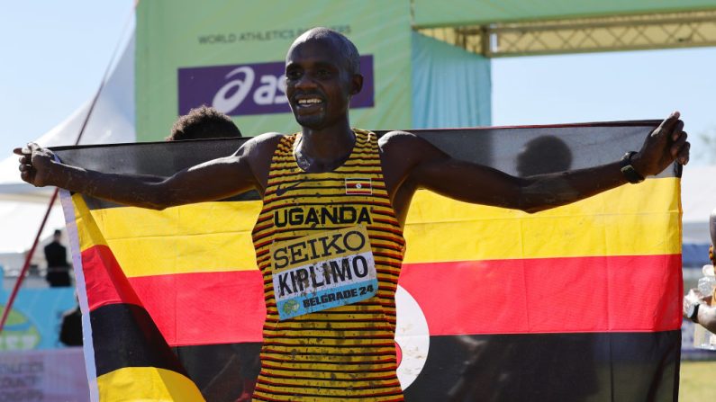 L'Ougandais Jacob Kiplimo a pulvérisé le record du monde du semi-marathon en 56 minutes et 42 secondes, devenant dimanche à Barcelone la première personne à courir la distance en moins de 57 minutes. (Photo : Srdjan Stevanovic/Getty Images for World Athletics)