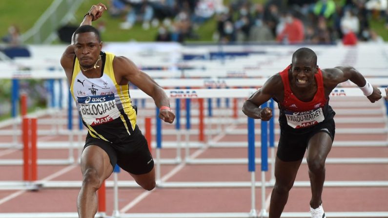 Même la photo-finish n'a pas pu les départager: Wilhem Belocian et Just Kwaou-Mathey ont partagé la victoire sur le 60 m haies du meeting en salle de Paris, s'imposant tous deux au terme d'une course extrêmement dense. (Photo : JEAN-FRANCOIS MONIER/AFP via Getty Images)