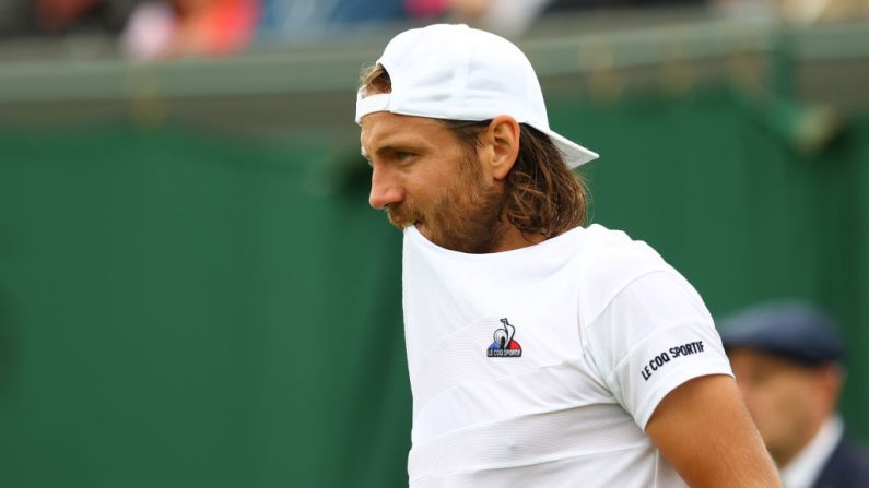 Lucas Pouille, ex-n°10 mondial, souffre d'une "rupture complète du tendon d'Achille" survenue dimanche lors de la finale du tournoi Challenger de Lille, et redoute de devoir mettre un terme à sa carrière. (Photo : Julian Finney/Getty Images)