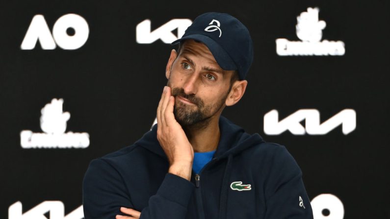 Novak Djokovic a exhorté les instances du tennis mondial à revoir le système antidopage, en ciblant les "incohérences" dans le traitement des grandes stars Jannik Sinner et Iga Swiatek et celui des joueurs moins bien classés. (Photo : Quinn Rooney/Getty Images)